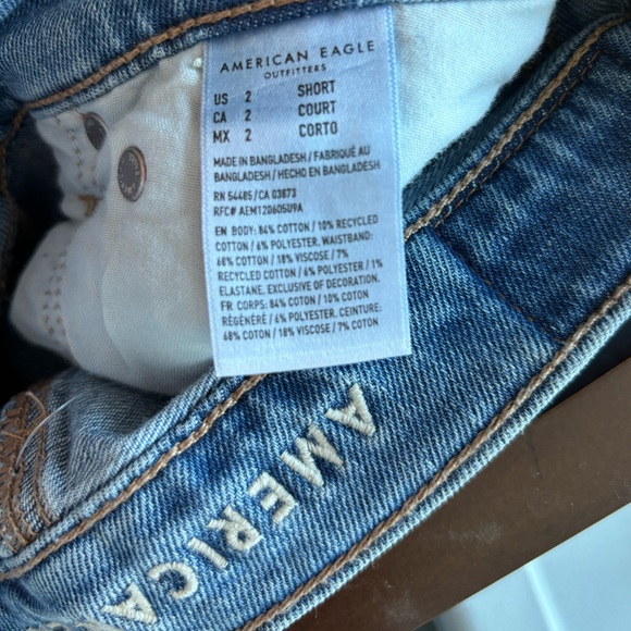 Brand new size 2 American Eagle mom jeans - Picture 2 of 4